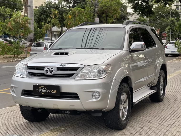 Toyota Hilux SW4 Prata 11