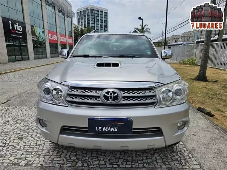 Toyota Hilux SW4 Prata 14