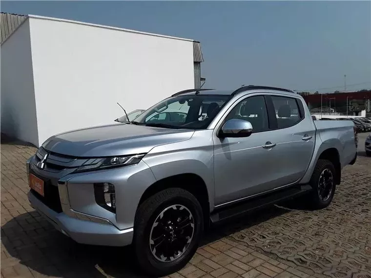 Mitsubishi L200 Triton Prata 1