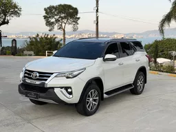 Toyota Hilux SW4