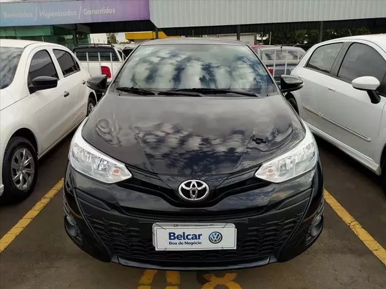 Toyota Yaris Preto 5