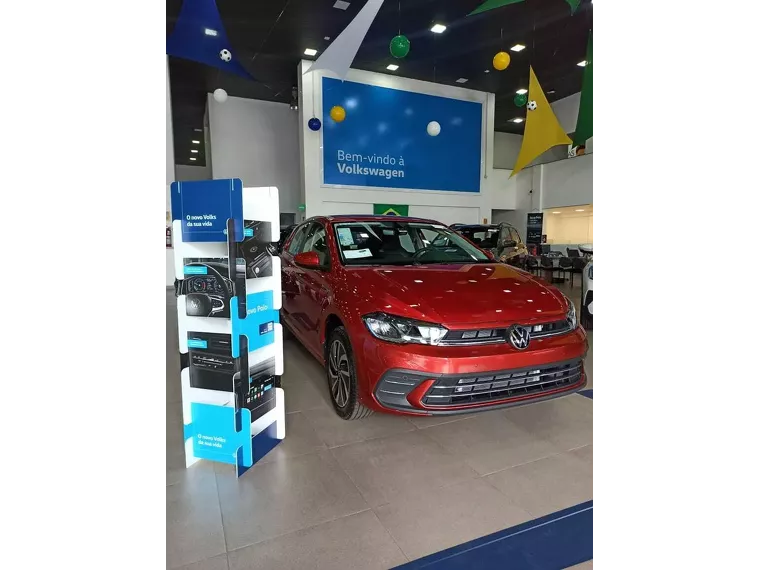 Volkswagen Polo Hatch Vermelho 13