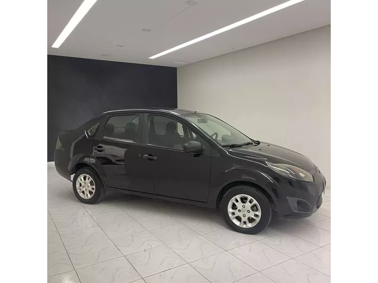 Ford Fiesta Preto 6