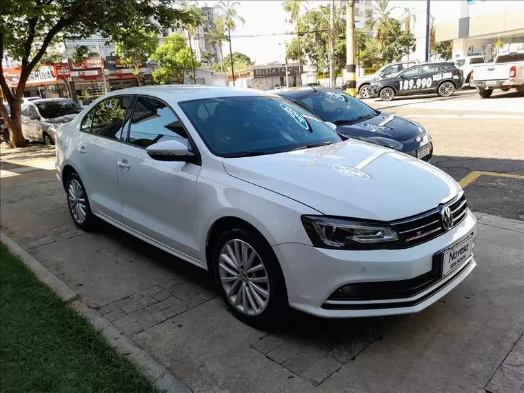 Volkswagen Jetta Branco 4