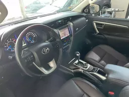 Toyota Hilux SW4