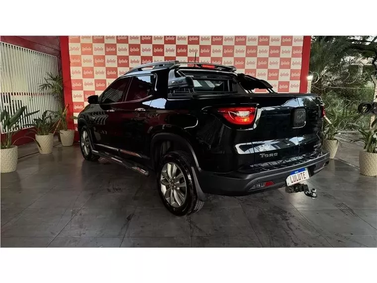 Fiat Toro Preto 8