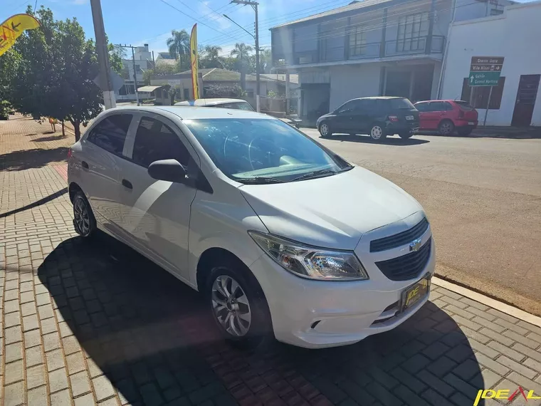 Chevrolet Onix Branco 3