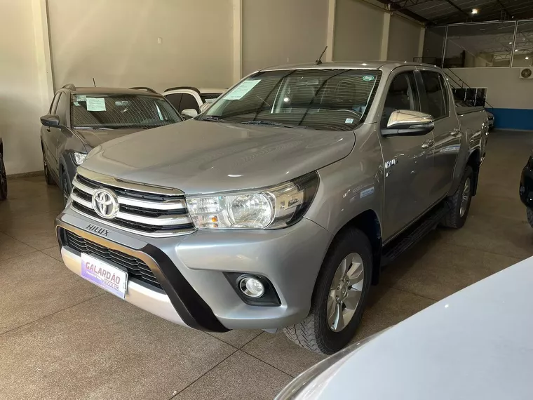 Toyota Hilux Prata 8