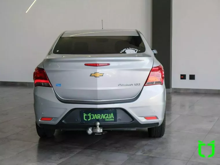 Chevrolet Prisma Prata 5