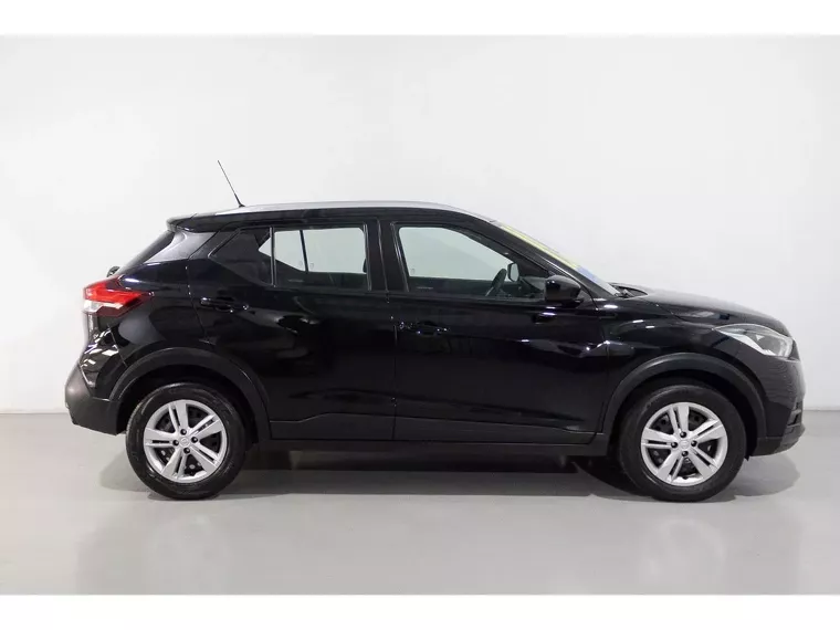 Nissan Kicks Preto 10