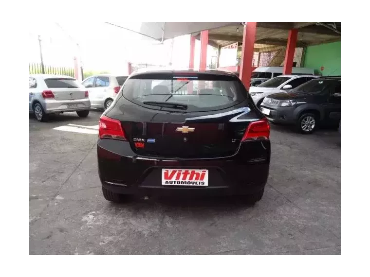 Chevrolet Onix Preto 8