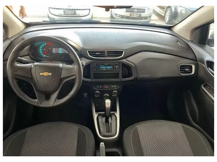 Chevrolet Onix Prata 7