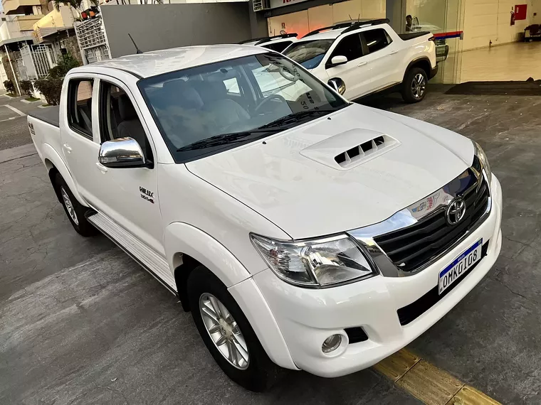 Toyota Hilux Branco 8