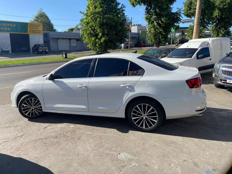 Volkswagen Jetta Branco 10