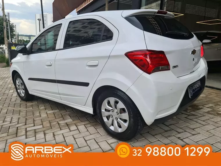 Chevrolet Onix Branco 6