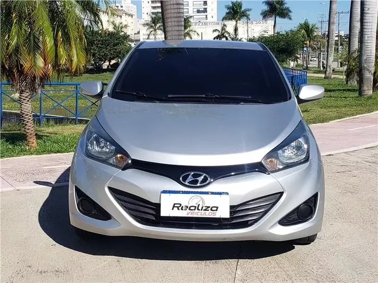 Hyundai HB20 Prata 12