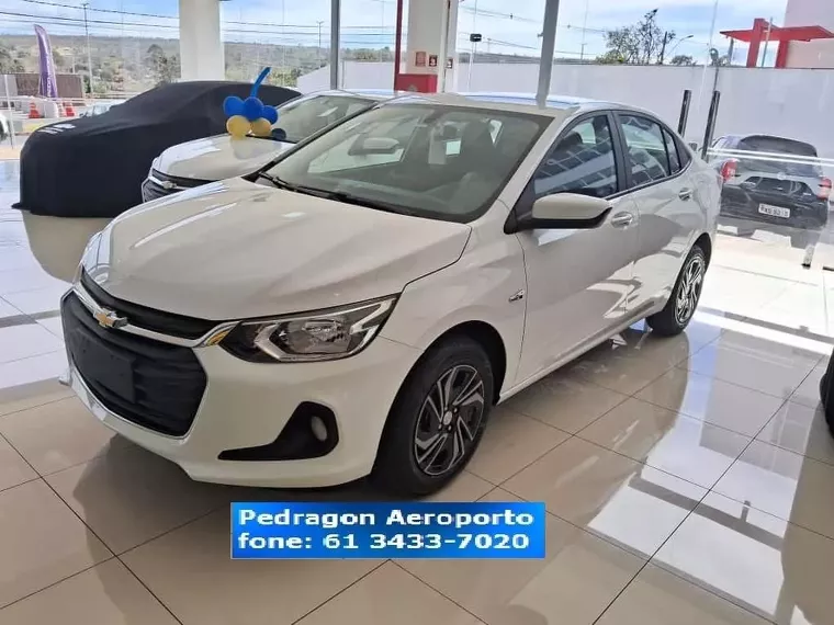 Chevrolet Onix Branco 1