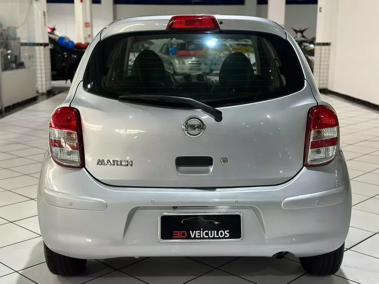 Nissan March Prata 3