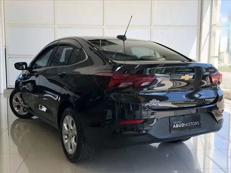 Chevrolet Onix Preto 13