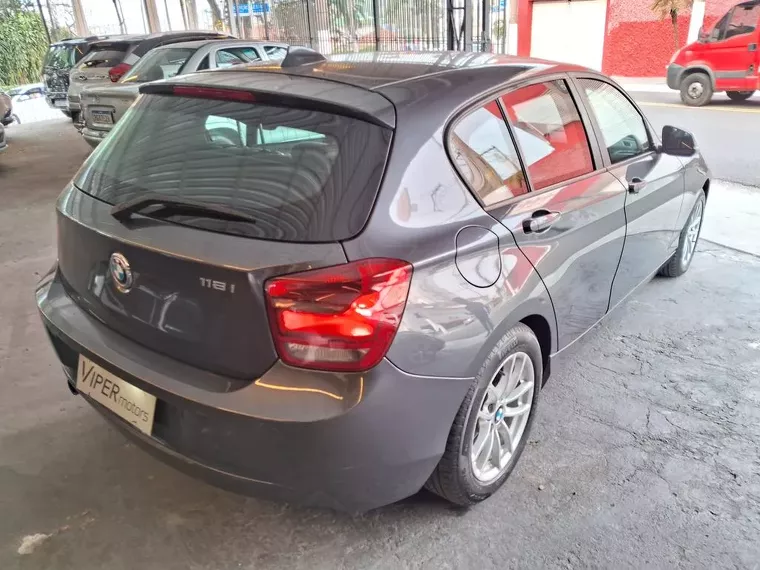 BMW 118i Cinza 10