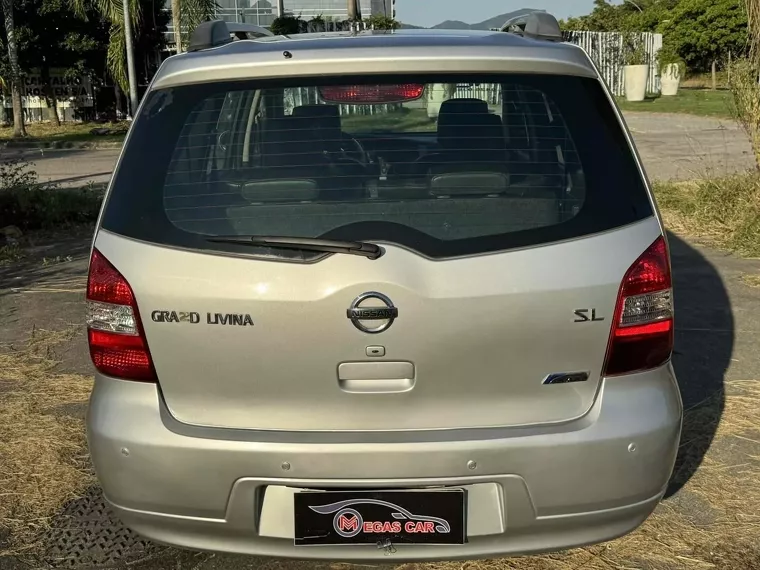 Nissan Grand Livina Prata 5