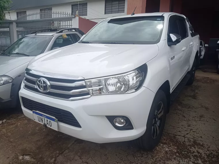 Toyota Hilux Branco 9