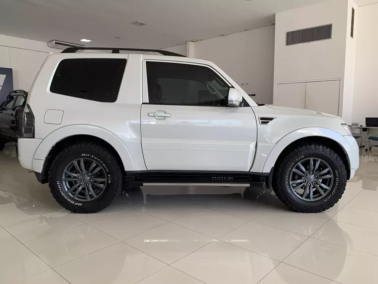 Mitsubishi Pajero Branco 5