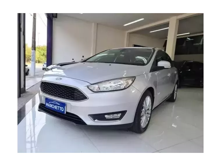 Ford Focus Prata 4