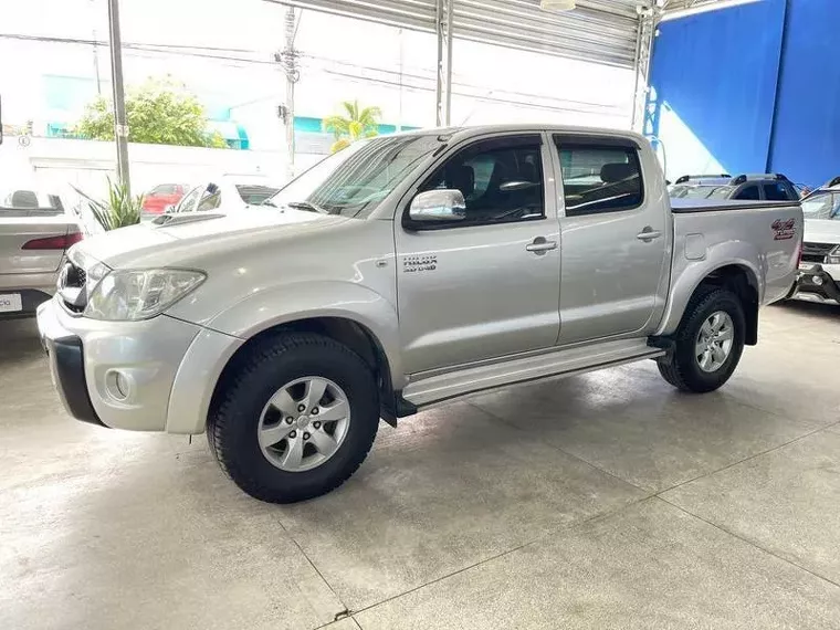 Toyota Hilux Prata 11