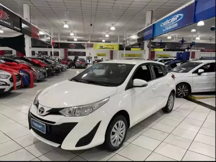 Toyota Yaris Branco 15