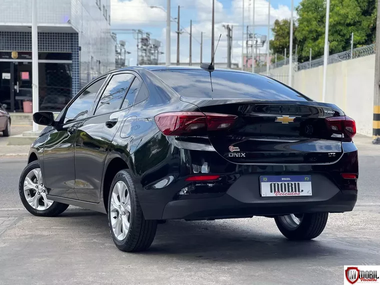 Chevrolet Onix Preto 10