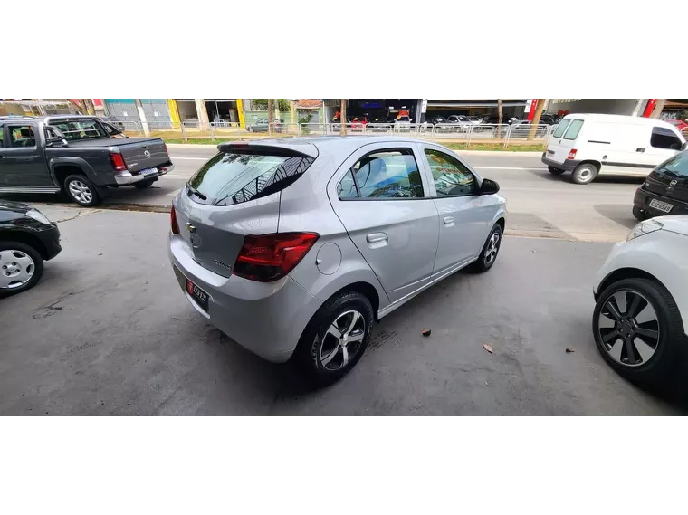 Chevrolet Onix Prata 10