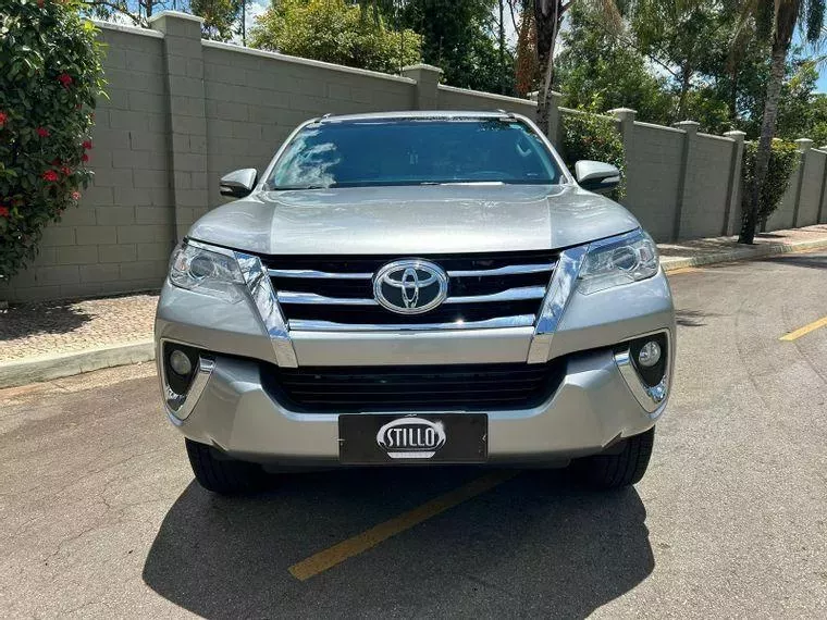 Toyota Hilux SW4 Prata 9