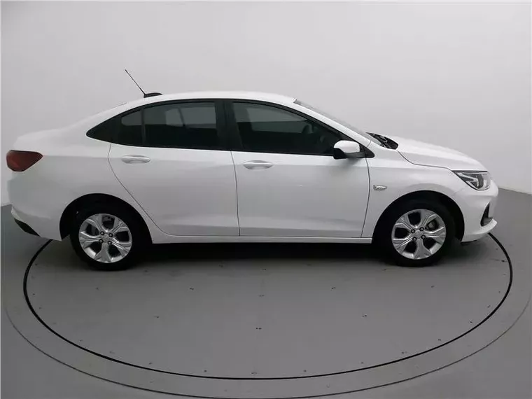 Chevrolet Onix Branco 14