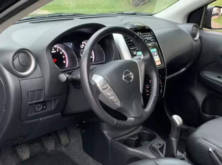 Nissan Versa Preto 10