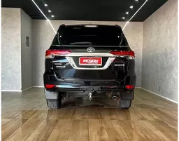 Toyota Hilux SW4