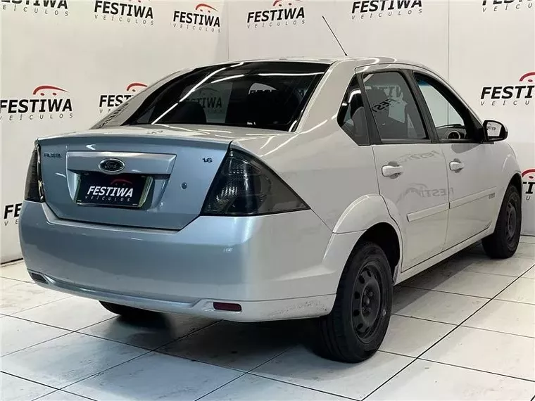 Ford Fiesta Prata 2