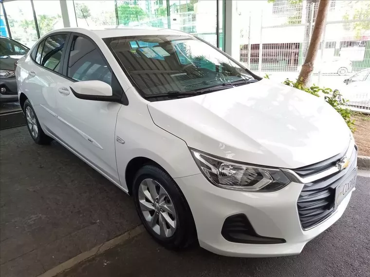 Chevrolet Onix Branco 1