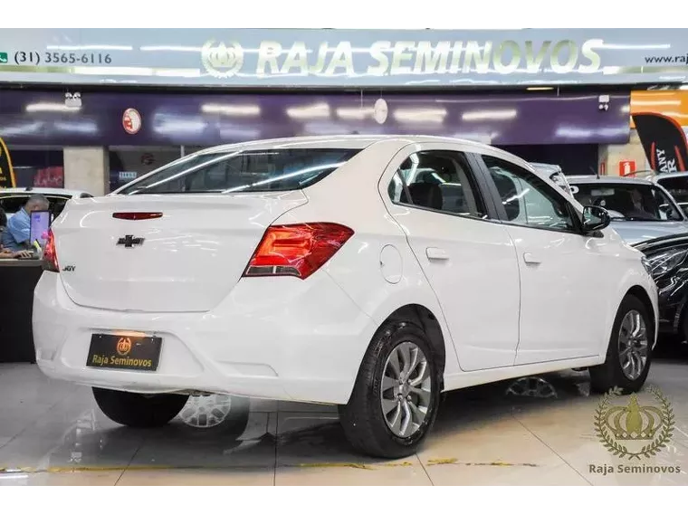 Chevrolet Onix Branco 9