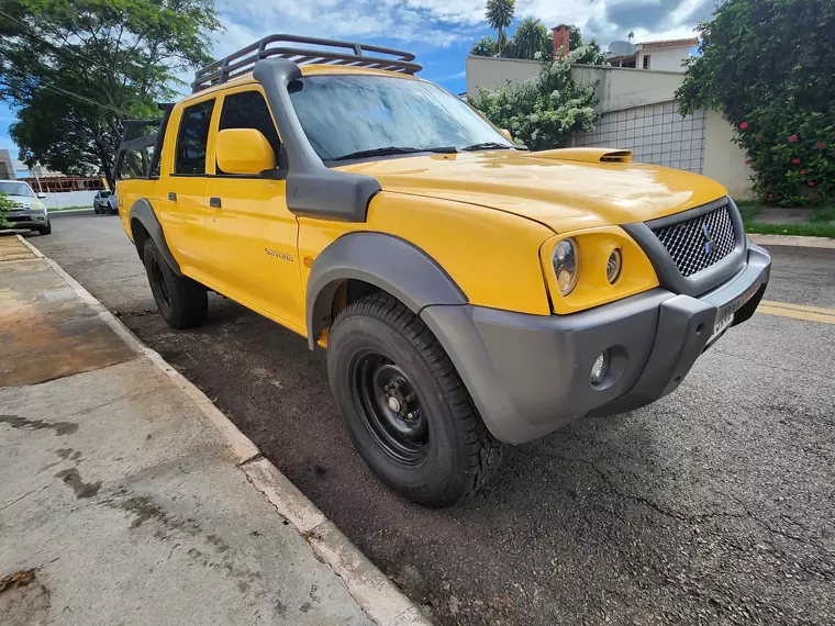 Mitsubishi L200 Savana Amarelo 1