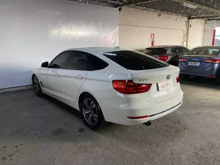 BMW 320i Branco 9