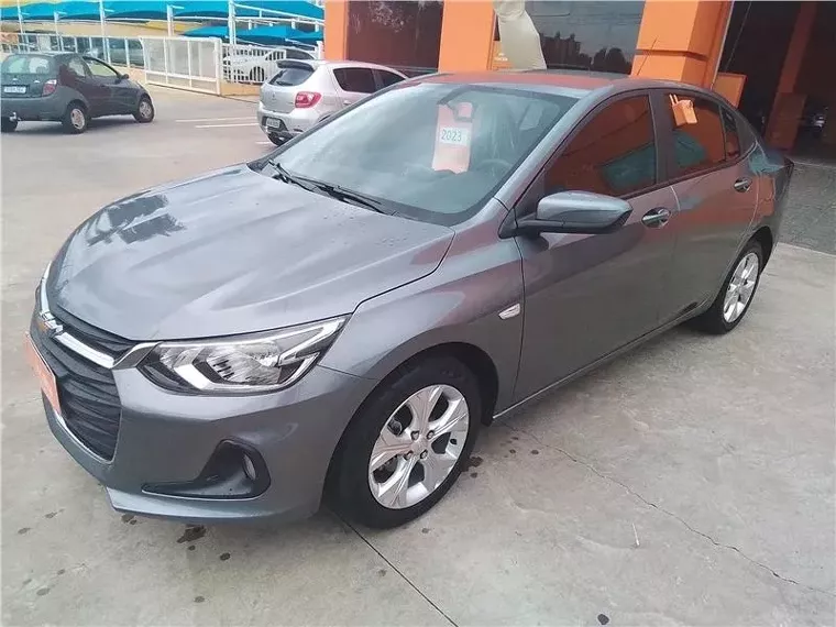 Chevrolet Onix Cinza 4