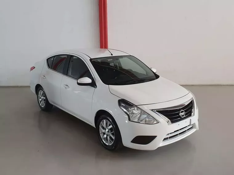 Nissan Versa Branco 5