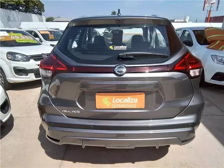 Nissan Kicks Cinza 20