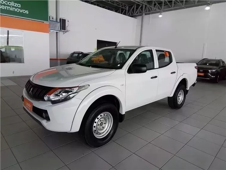 Mitsubishi L200 Triton Branco 14