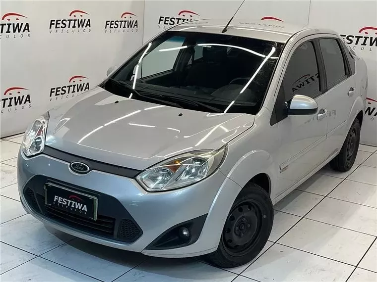 Ford Fiesta Prata 7