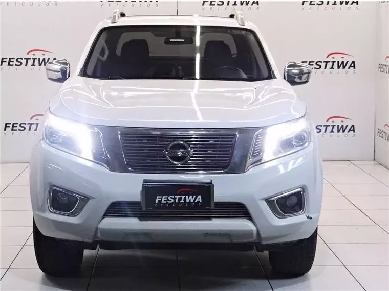 Nissan Frontier Branco 2