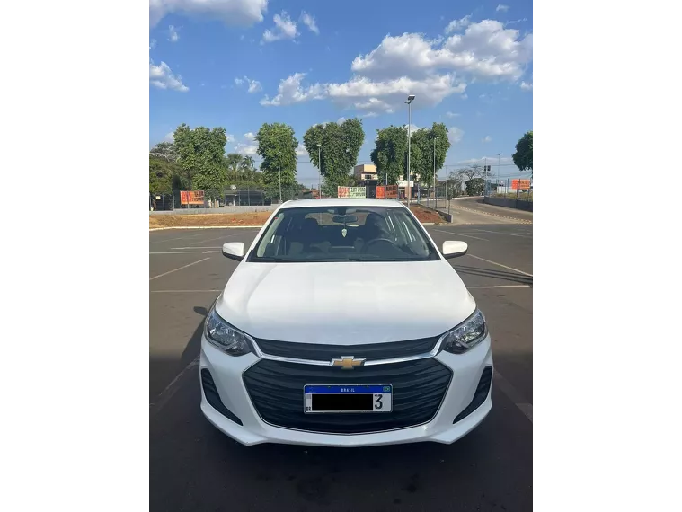 Chevrolet Onix Branco 5