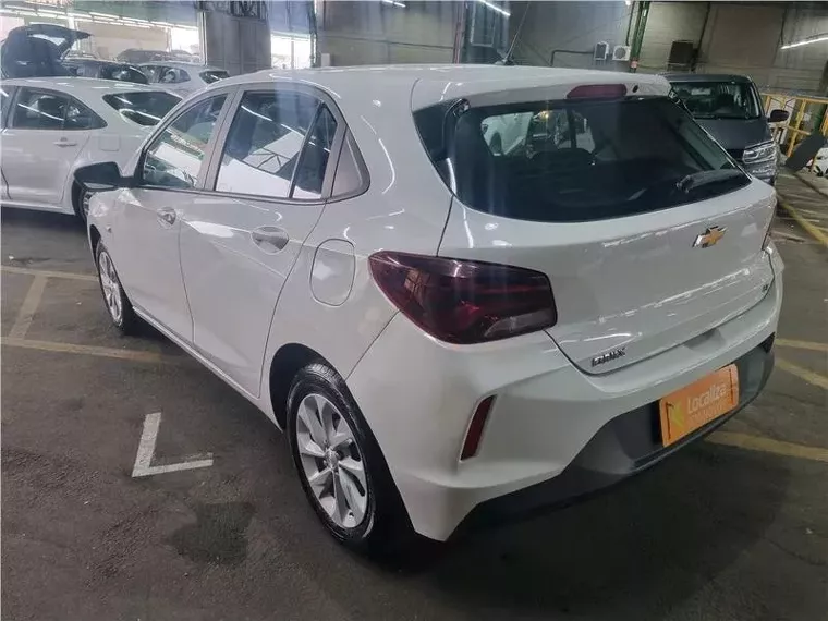 Chevrolet Onix Branco 17