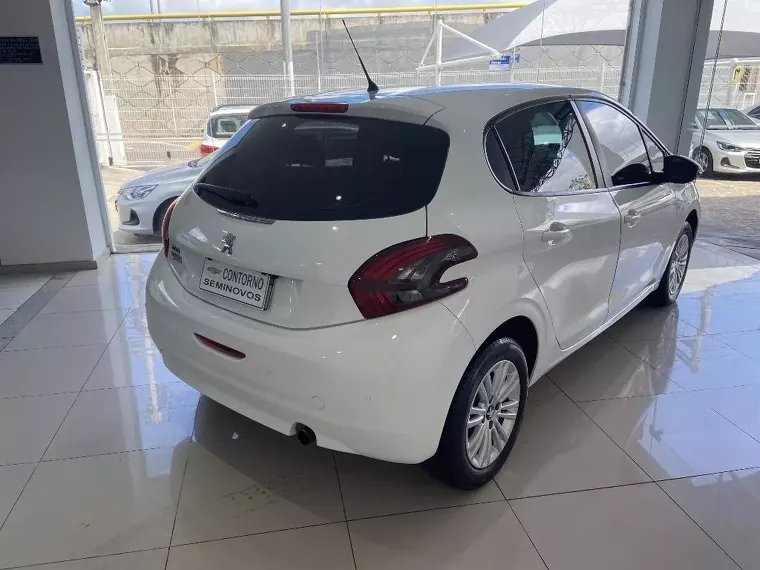 Peugeot 208 Branco 5